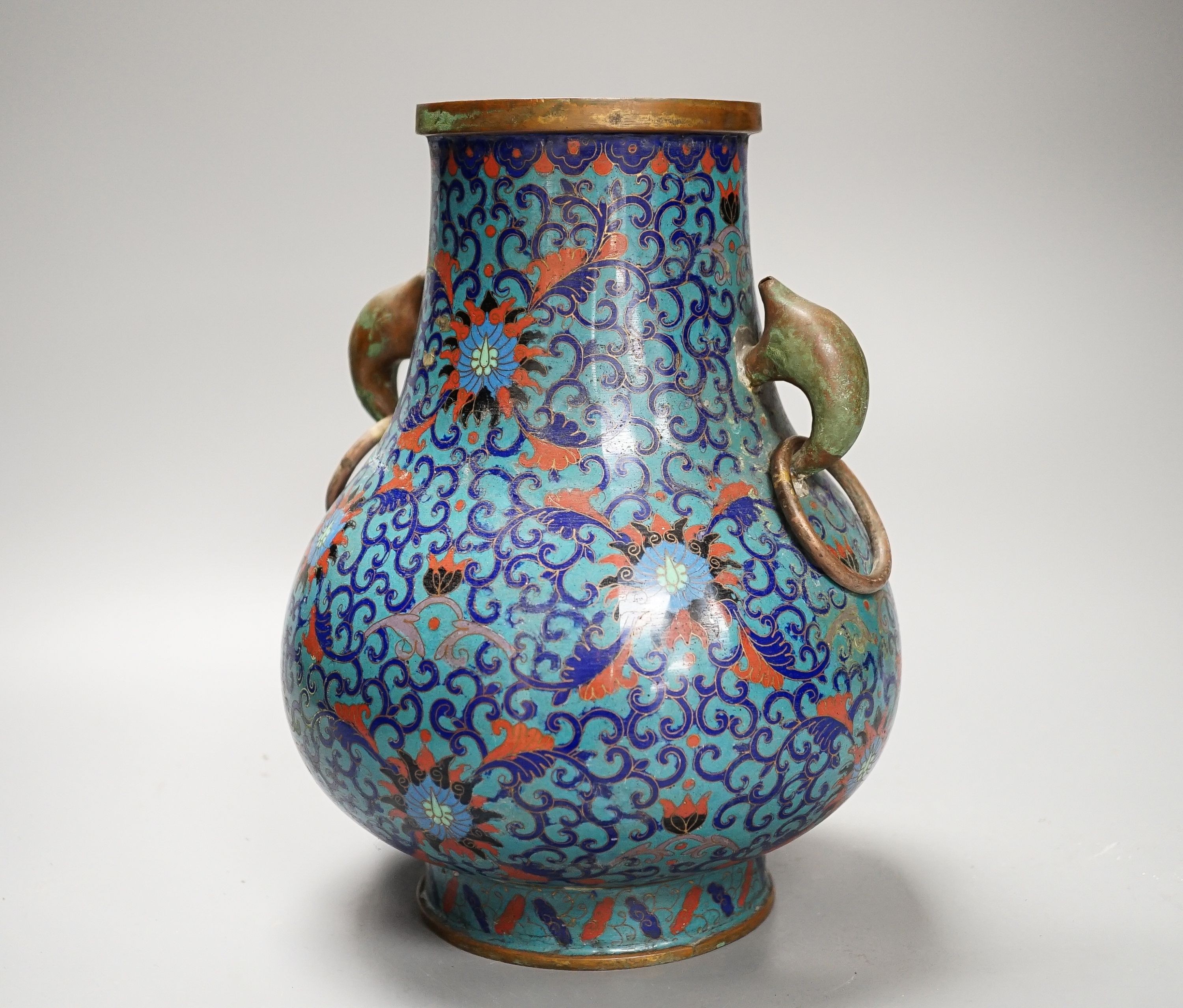 A Chinese cloisonné enamel two handled vase, late Qing dynasty, height 26cm, engraved four character mark to base